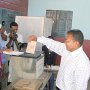 Le candidat du TIM, Hery Rafalimanana votant...